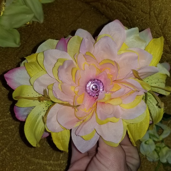 Pink and yellow hair flower - Picture 2 of 3